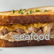 The Ultimate Tuna Melt: A Crispy, Gooey Classic!